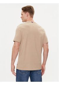 TOMMY HILFIGER - Tommy Hilfiger T-Shirt Track Graphic MW0MW34429 Beżowy Regular Fit. Kolor: beżowy. Materiał: bawełna #6