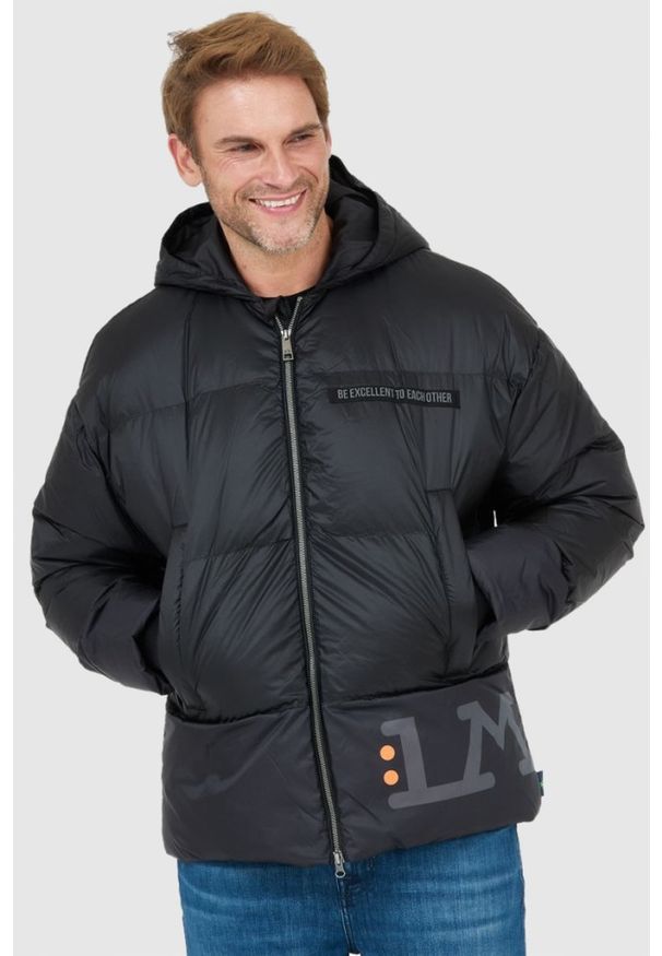 La Martina - LA MARTINA Czarna męska kurtka puchowa z logo, Rozmiar L. Kolor: czarny. Materiał: puch