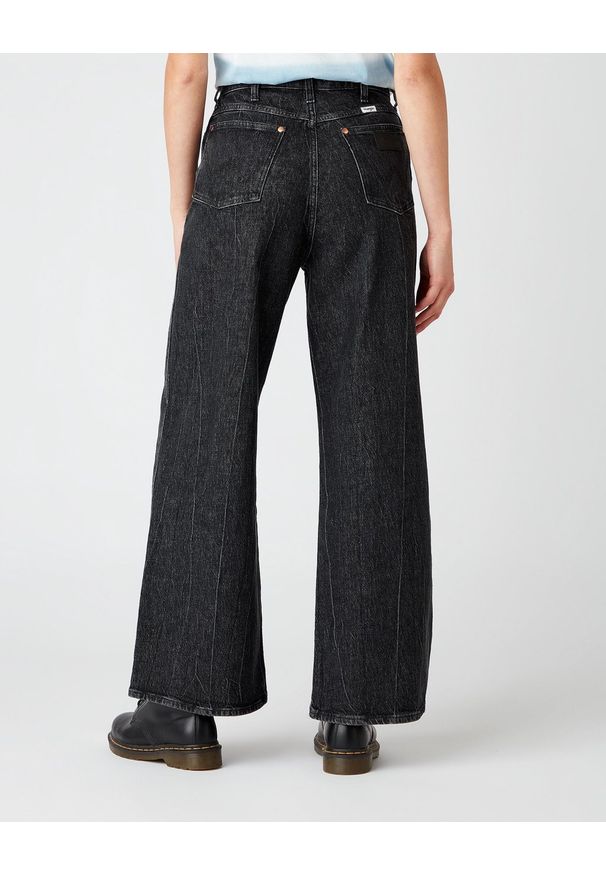 Wrangler - SPODNIE DAMSKIE WRANGLER WORLDWIDE MOUNTAIN ROCK W2H541352 112141328. Styl: rockowy