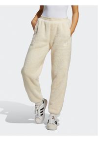 Adidas - adidas Spodnie dresowe Essentials+ Fluffy Teddy IC2256 Écru Loose Fit. Materiał: syntetyk, dresówka