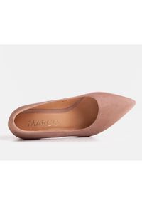 Marco Shoes Czółenka z beżowej skóry zamszowej beżowy. Kolor: beżowy. Materiał: zamsz, skóra #4