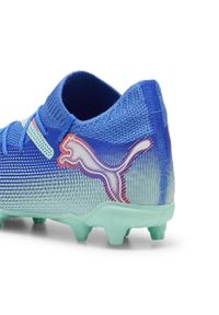 Puma - Młodzieżowe buty piłkarskie PUMA FUTURE 7 PRO FG/AG. Kolor: niebieski, wielokolorowy, zielony. Sport: piłka nożna