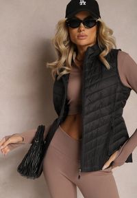 Renee - Czarna Pikowana Kamizelka z Kieszeniami na Suwaki Loraava. Kolor: czarny. Materiał: tkanina