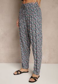Renee - Granatowe Spodnie z Wiskozy High Waist w Kwiatowy Wzór Liosena. Okazja: na co dzień. Stan: podwyższony. Kolor: niebieski. Materiał: wiskoza. Wzór: kwiaty. Styl: casual #4
