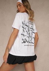 Renee - Biało-Niebieski T-shirt z Bawełny Ozdobiony Nadrukiem Adneria. Okazja: na co dzień. Kolor: biały. Materiał: bawełna. Wzór: aplikacja, nadruk. Styl: casual