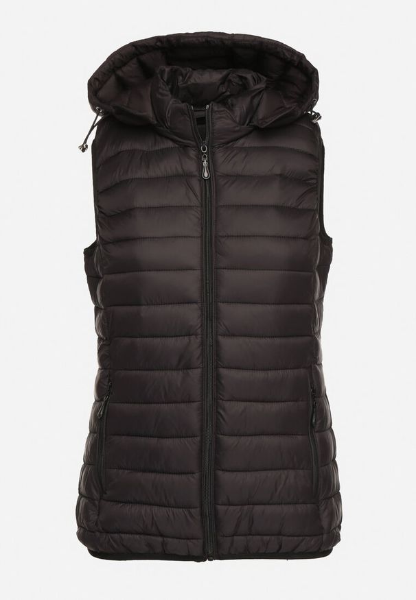 Born2be - Czarna Pikowana Kamizelka z Odpinanym Kapturem Mailika. Okazja: na spacer, na spotkanie biznesowe, na co dzień. Kolor: czarny. Materiał: jeans. Styl: elegancki, casual, biznesowy