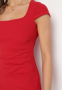 Born2be - Czerwona Sukienka Midi z Kwadratowym Dekoltem Revinane. Okazja: na co dzień. Typ kołnierza: dekolt kwadratowy. Kolor: czerwony. Styl: casual, elegancki. Długość: midi #6