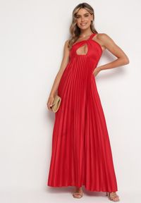 Born2be - Czerwona Plisowana Sukienka na Jedno Ramię z Gumką w Pasie Elasha. Kolor: czerwony. Materiał: materiał. Typ sukienki: asymetryczne, plisowane. Styl: klasyczny
