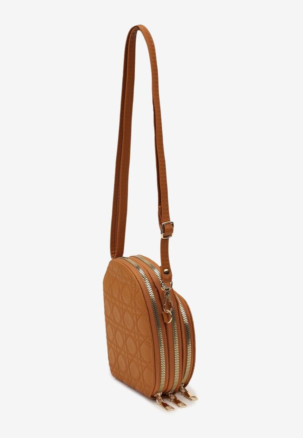 Renee - Brązowa Dwukomorowa Torebka Mała z Ozdobnym Pikowaniem Na Ramię Fujina. Kolor: brązowy. Materiał: pikowane. Styl: elegancki, casual. Rodzaj torebki: na ramię
