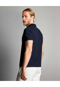 FAY - Granatowa koszulka Polo. Typ kołnierza: polo. Kolor: niebieski. Materiał: bawełna, prążkowany. Wzór: aplikacja, haft #6