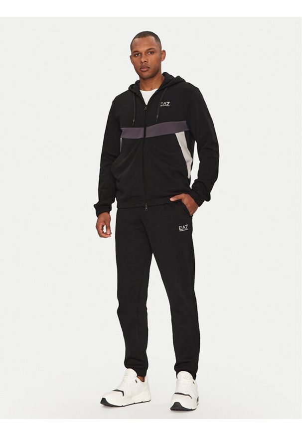 EA7 Emporio Armani Dres 7M000283 AF12660 UC001 Czarny Regular Fit. Kolor: czarny. Materiał: bawełna, syntetyk