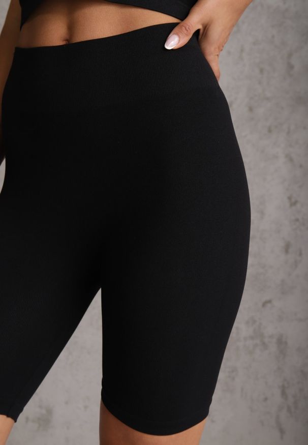 Renee - Czarne Elastyczne Szorty Biker High Waist Diovien. Okazja: na co dzień. Stan: podwyższony. Kolor: czarny. Materiał: prążkowany. Długość: krótkie. Styl: casual