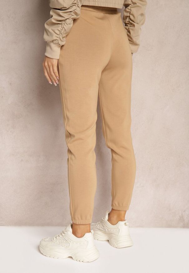 Renee - Beżowe Klasyczne Spodnie Dresowe z Elastyczną Gumką w Pasie Lerinde. Okazja: na co dzień. Kolor: beżowy. Materiał: dresówka. Styl: klasyczny
