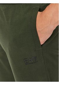 EA7 Emporio Armani Spodnie dresowe 8NPP53 PJ05Z 1845 Khaki Regular Fit. Kolor: brązowy, zielony. Materiał: dresówka, bawełna