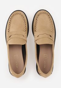 Renee - Beżowe Mokasyny VICES z Wkładką ze Skóry Naturalnej i Przeszyciami Astanie. Kolor: beżowy. Materiał: skóra. Sezon: wiosna. Styl: elegancki #5