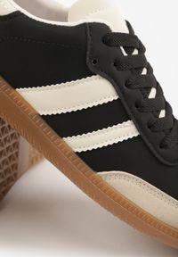 Born2be - Czarno-Beżowe Płaskie Sneakersy Ozdobione Paskami Glaria. Okazja: na co dzień. Zapięcie: pasek. Kolor: czarny. Materiał: jeans. Wzór: aplikacja #7