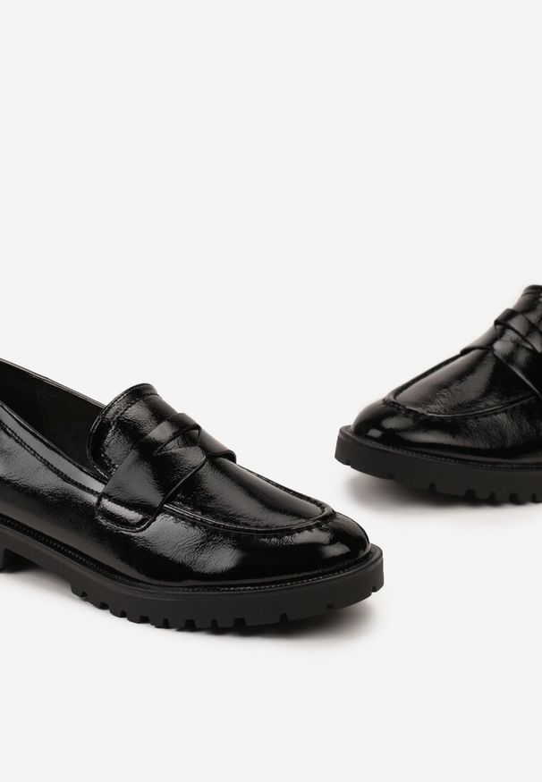 Born2be - Czarne Lakierowane Mokasyny z Wkładką ze Skóry Naturalnej Casiola. Kolor: czarny. Materiał: skóra, lakier. Styl: elegancki