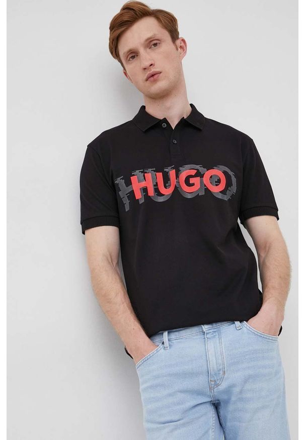 Hugo - HUGO polo bawełniane 50468259 kolor czarny z nadrukiem. Typ kołnierza: polo. Kolor: czarny. Materiał: bawełna. Długość: krótkie. Wzór: nadruk