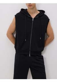 Reserved - Kamizelka z kapturem - czarny. Typ kołnierza: kaptur. Kolor: czarny. Materiał: dzianina, bawełna #1