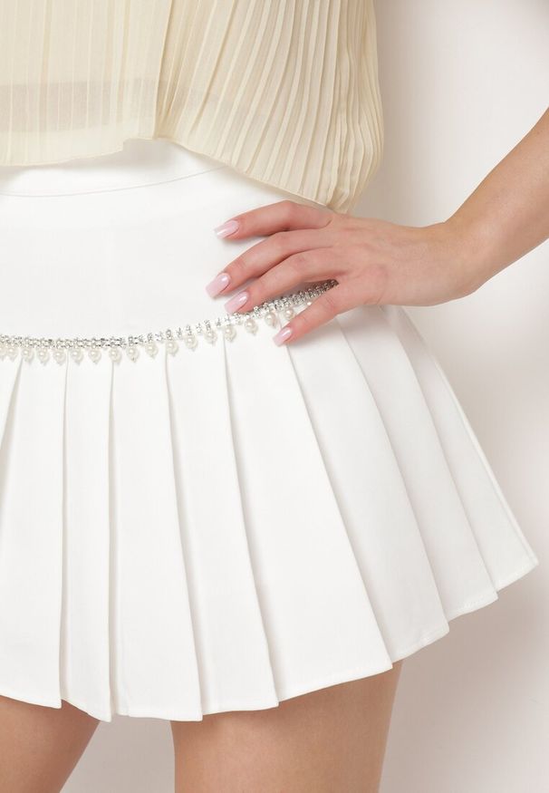 Born2be - Biała Spódnica Endope. Okazja: na imprezę. Kolor: biały