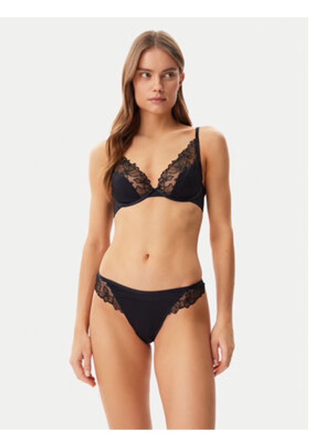 Hunkemöller Stringi Jemima 301077 Czarny. Kolor: czarny. Materiał: syntetyk