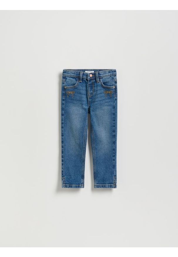 Reserved - Jeansy slim z haftem - niebieski. Kolor: niebieski. Materiał: jeans. Wzór: haft