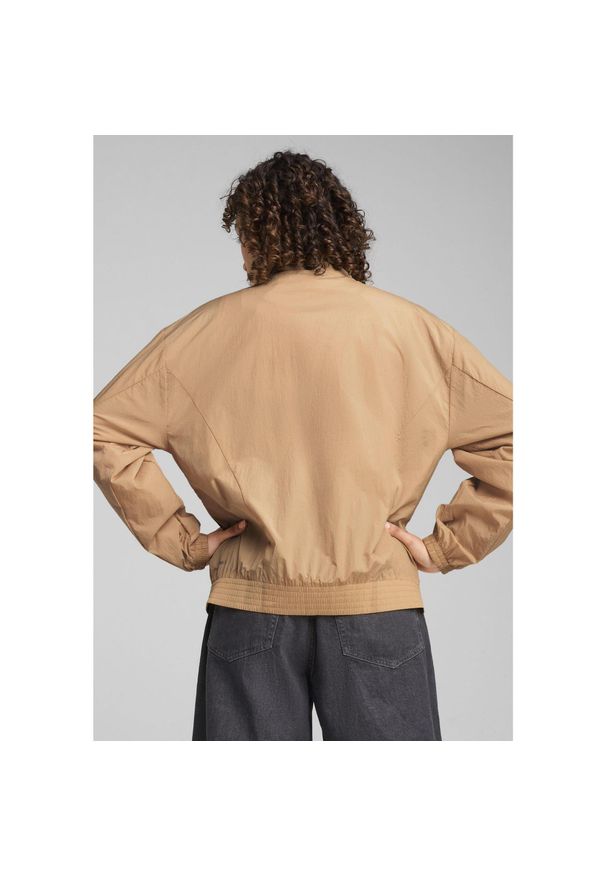 Puma - Damska kurta Style PUMA Warm Beige Brown. Typ kołnierza: kołnierzyk stójkowy. Kolor: wielokolorowy, beżowy, brązowy. Materiał: guma. Wzór: nadruk