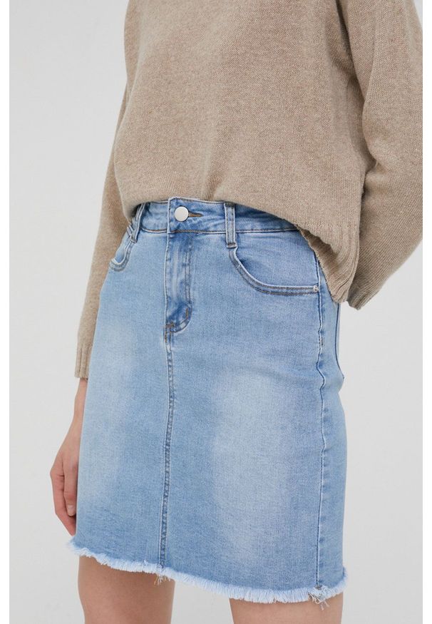 Answear Lab spódnica jeansowa mini prosta. Okazja: na co dzień. Stan: podwyższony. Kolor: niebieski. Materiał: jeans. Styl: wakacyjny
