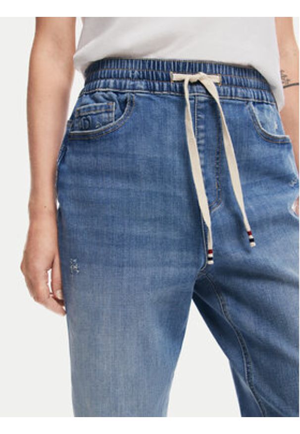 Desigual Jeansy Caliope 24WWDD83 Niebieski Regular Fit. Kolor: niebieski