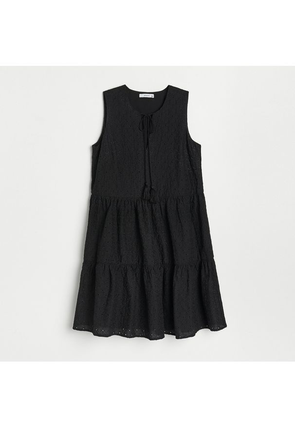 Reserved - Sukienka z ażurowym wzorem - Czarny. Kolor: czarny. Wzór: ażurowy