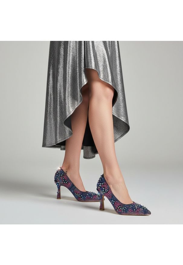 Kolorowe Czółenka Alma En Pena Eleganckie Buty Damskie Na Szpilce. Okazja: na imprezę. Nosek buta: szpiczasty. Wzór: kolorowy. Obcas: na szpilce. Styl: elegancki. Wysokość obcasa: średni