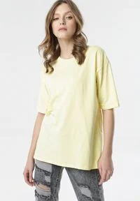Born2be - Żółty T-shirt Crialacia. Kolor: żółty. Materiał: dzianina. Długość rękawa: krótki rękaw