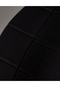 HERVE LEGER - Dopasowana sukienka mini. Kolor: czarny. Materiał: tkanina. Typ sukienki: dopasowane. Długość: mini #4