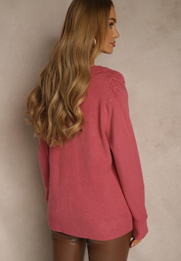 Renee - Ciemnoróżowy Kardigan z Bawełną i Tłoczonym Wzorem Reisina. Okazja: na co dzień. Kolor: różowy. Materiał: bawełna. Styl: casual, elegancki