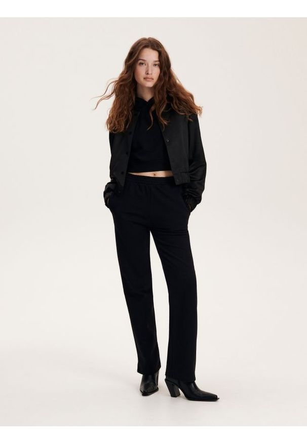 Reserved - Spodnie dresowe - czarny. Kolor: czarny. Materiał: dresówka. Wzór: gładki