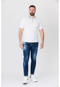Guess - GUESS Biała męska koszulka polo z paskiem na kołnierzyku, Rozmiar XL. Typ kołnierza: polo. Kolor: biały. Materiał: prążkowany. Długość rękawa: krótki rękaw. Wzór: aplikacja #4