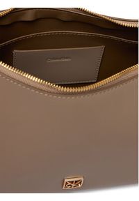 Calvin Klein Torebka Emblem Hw Lthr Shoulder Bag LV04F3262G Beżowy. Kolor: beżowy. Materiał: skórzane #4