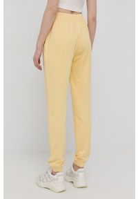 Chiara Ferragni spodnie bawełniane damskie kolor żółty z aplikacją. Kolor: żółty. Materiał: bawełna. Wzór: aplikacja