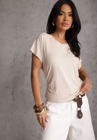 Renee - Beżowy Wiskozowy T-shirt z Dekoltem V Eupharis. Okazja: na co dzień. Typ kołnierza: dekolt w kształcie V. Kolor: beżowy. Materiał: wiskoza. Styl: casual, elegancki #1