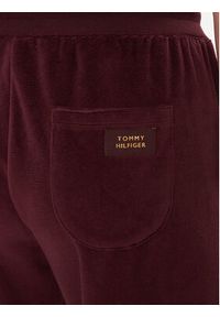 TOMMY HILFIGER - Tommy Hilfiger Spodnie dresowe UW0UW04876 Bordowy Regular Fit. Kolor: czerwony. Materiał: bawełna #4