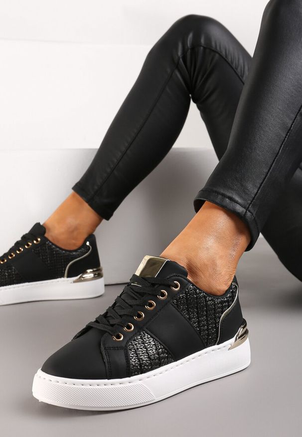 Born2be - Czarne Sneakersy na Grubej Podeszwie z Plecioną Wstawką i Błyszczącymi Detalami Issla. Kolor: czarny. Materiał: materiał