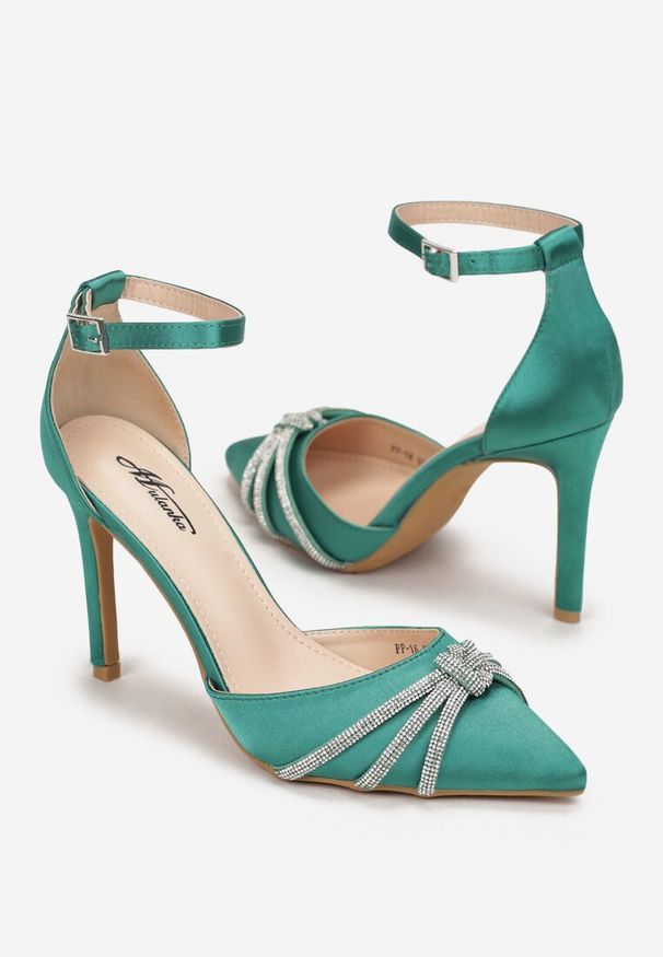 Born2be - Zielone Sandały z Cyrkoniami na Szpilce Tekka. Nosek buta: szpiczasty. Zapięcie: sprzączka. Kolor: zielony. Materiał: satyna. Sezon: wiosna, lato. Obcas: na szpilce. Styl: elegancki. Wysokość obcasa: średni