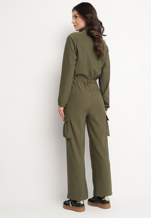 Born2be - Zielony Kombinezon Utility z Szerokimi Nogawkami o Taliowanym Kroju Liarose. Okazja: na co dzień. Kolor: zielony. Materiał: tkanina. Styl: casual