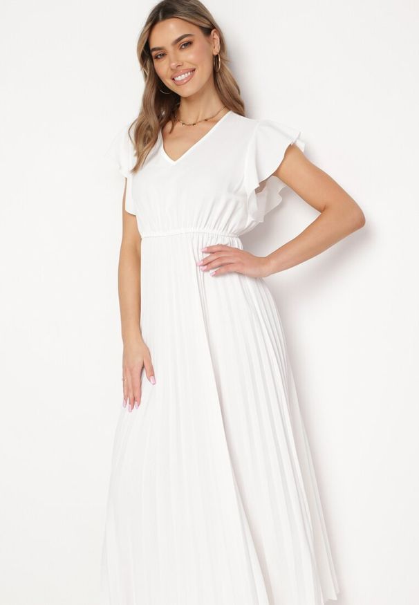 Born2be - Biała Plisowana Sukienka Maxi Rozkloszowana z Luźnymi Rękawkami Serahpine. Okazja: na co dzień, na imprezę, na spacer. Kolor: biały. Długość rękawa: krótki rękaw. Typ sukienki: proste. Styl: casual. Długość: maxi