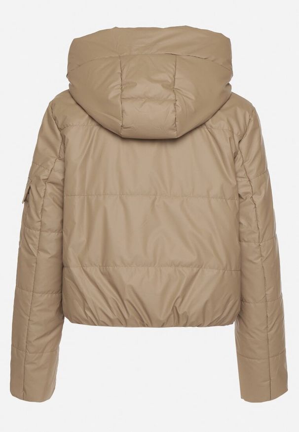 Born2be - Jasnobrązowa Pikowana Kurtka z Kapturem o Klasycznym Kroju Tulasia. Okazja: na co dzień. Typ kołnierza: kaptur. Kolor: brązowy. Materiał: jeans. Styl: klasyczny