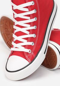 Renee - Czerwone Trampki Echimene. Wysokość cholewki: za kostkę. Nosek buta: okrągły. Kolor: czerwony. Materiał: guma, materiał. Szerokość cholewki: normalna. Wzór: gładki. Styl: klasyczny #3
