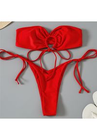 Intica - Bikini z topem bandeau z regulowanymi sznurkami na plażę Dodie. Kolor: czerwony. Materiał: materiał, skóra #1