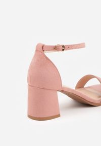 Born2be - Różowe Sandały Vices na Obcasie w Klasycznym Stylu Sarmeira. Okazja: na co dzień. Zapięcie: sprzączka. Kolor: różowy. Materiał: jeans. Wzór: kwiaty. Obcas: na obcasie. Styl: klasyczny. Wysokość obcasa: średni #3