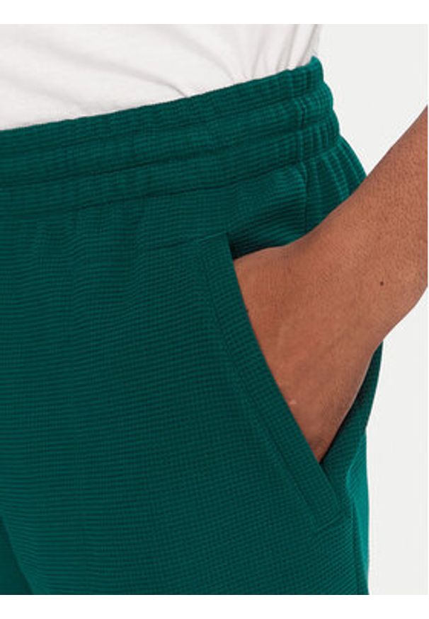 Adidas - adidas Szorty sportowe Essentials Trefoil JW1040 Zielony Regular Fit. Kolor: zielony. Materiał: syntetyk. Styl: sportowy