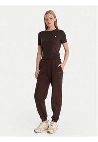 Guess T-Shirt V6RI17 KD741 Brązowy Regular Fit. Kolor: brązowy. Materiał: bawełna #5